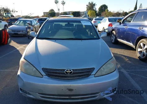2002 Toyota Camry Xle V6 z USA, uszkodzony, nr VIN JTDBF30K020049275